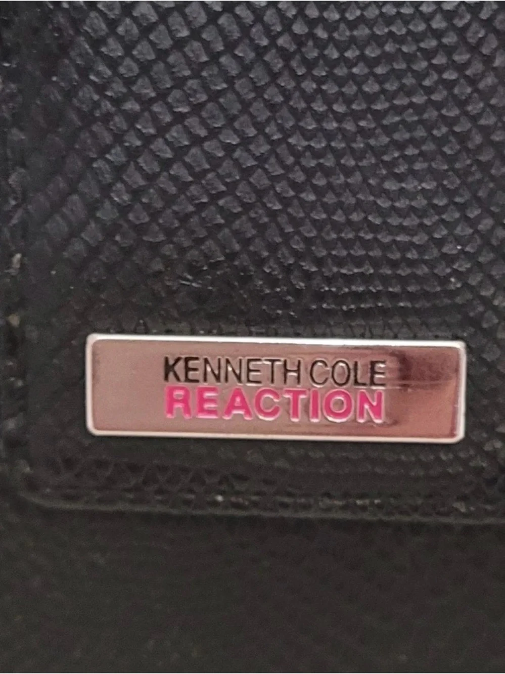 Kenneth Cole Reaction zippers marks properly